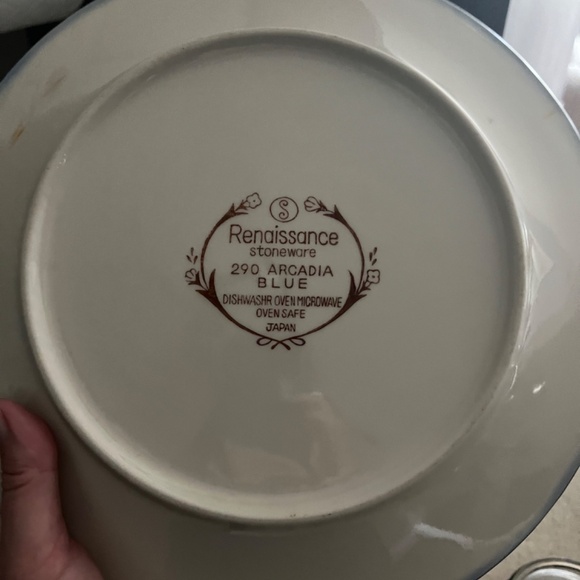 Renaissance Stoneware dishes - Picture 3 of 3